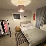 2 Bedroom Entire Flat Near Luton Airport